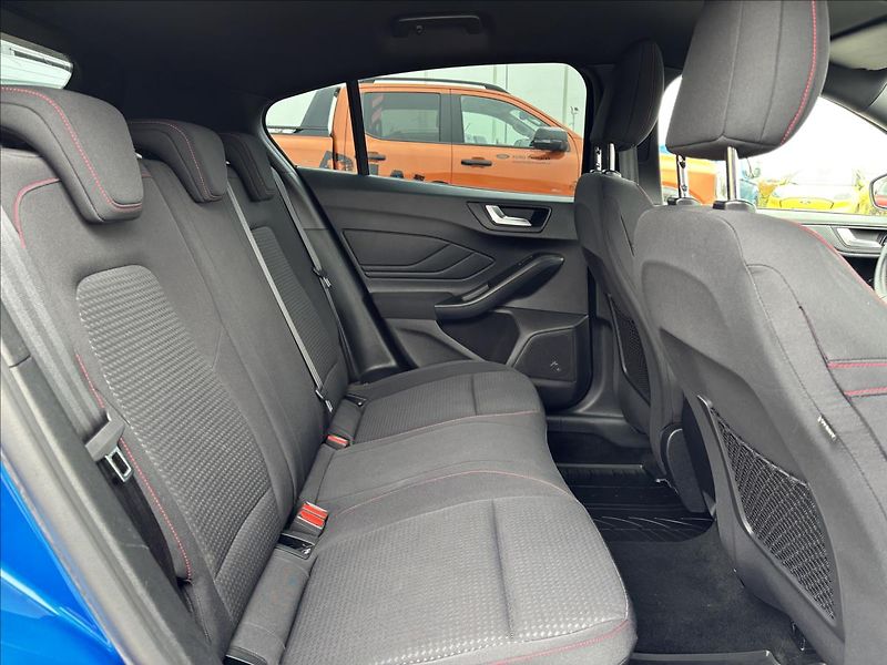 Ford Focus 1,0 EcoBoost 92 kW ST Line - fotka 15 z 35