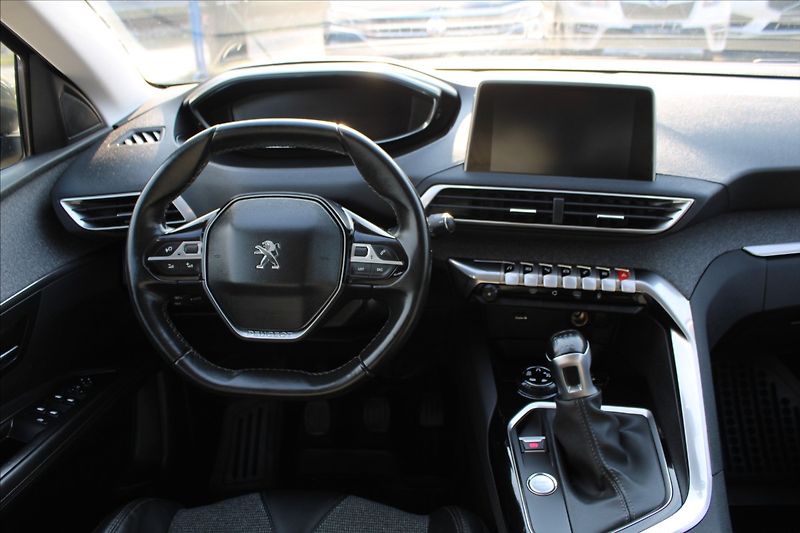 Peugeot 3008 1,2 i 96kW  1.MAJ,ČR,ALLURE - fotka 9 z 35