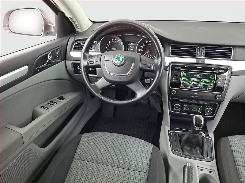 Škoda Superb (2012) 2.0 TDI, Xenony, Tempomat - fotka 7 z 15