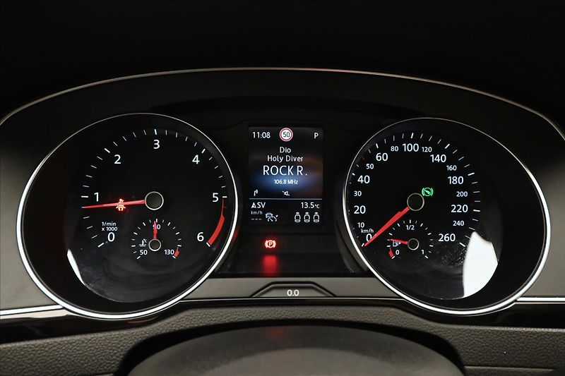 Volkswagen Passat 2,0 TDI 110KW DSG BUSINESS Zár - fotka 16 z 31