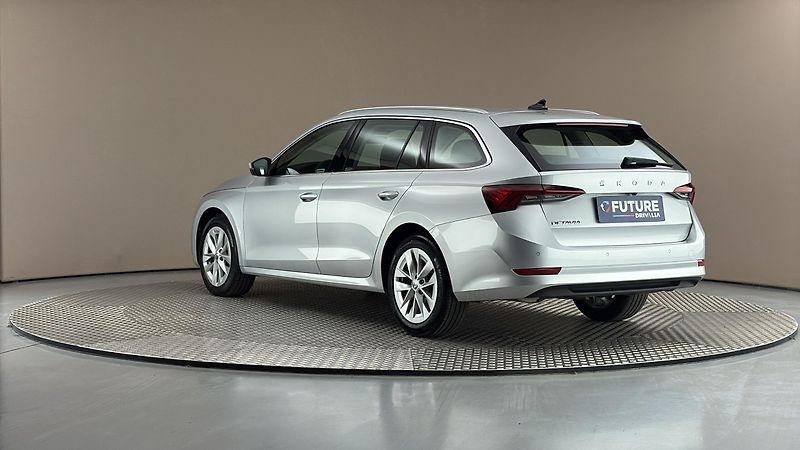Škoda Octavia 2.0 TDI DSG Style Combi - fotka 2 z 25