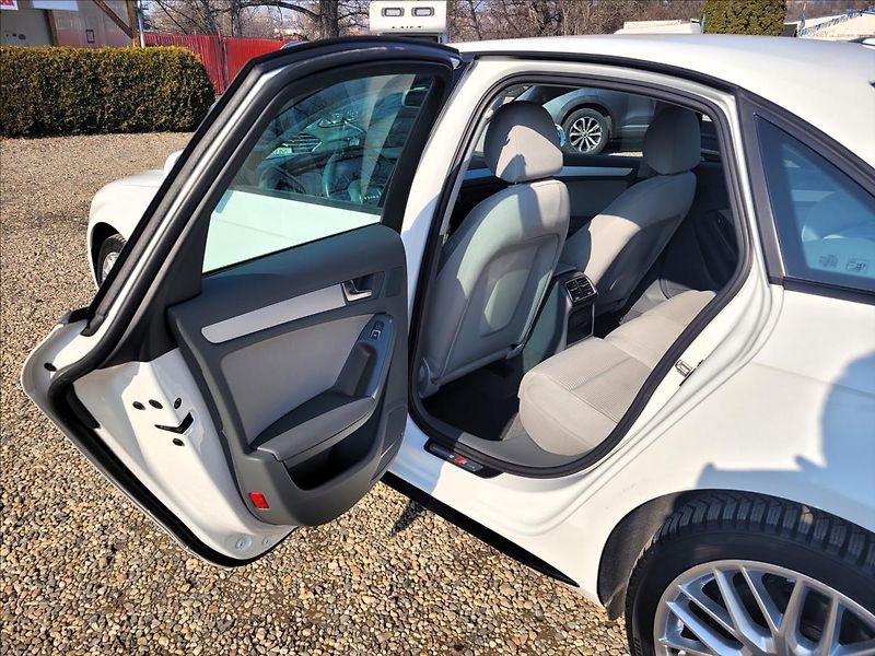 Audi A4 2,0 TDI,S-line,navi,výhřev,xen - fotka 14 z 41