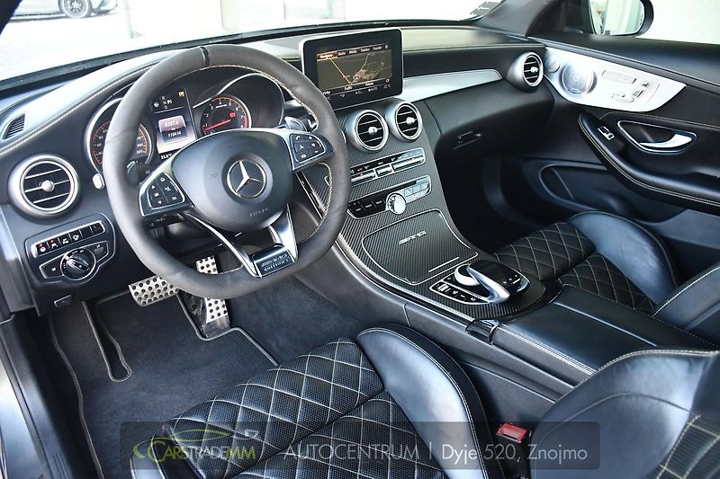 Mercedes-Benz Třídy C C63 AMG - fotka 9 z 47