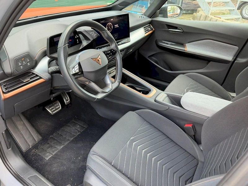 Cupra Born (2023) 150kW / 62kWh Electric - fotka 12 z 23