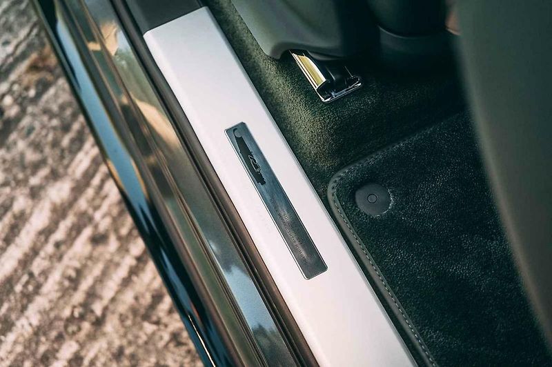 Auta se představila v novém showroomu Bentley v Praze.