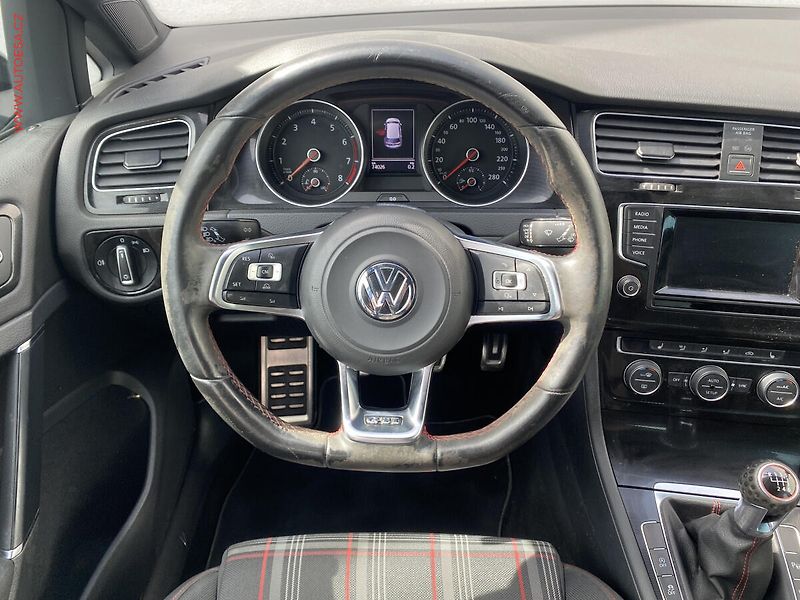 Volkswagen Golf (2014) 2.0 TSi, GTi, bixen, +ALU - fotka 11 z 19