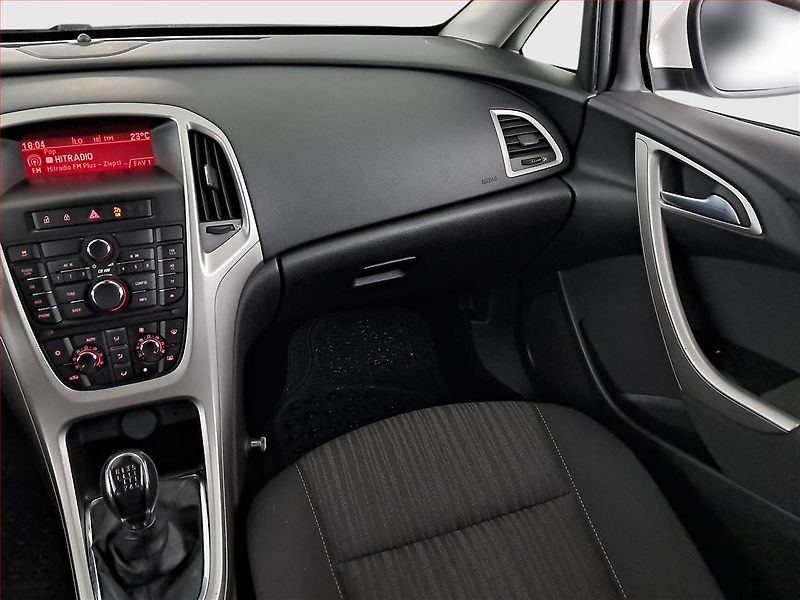 Opel Astra (2011) 2.0 CDTI, nová STK, Tažné - fotka 8 z 16
