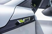 Vrcholnou verzi prozrazují jen decentní plaketky.