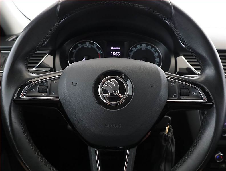 Škoda Rapid (2018) Style 1.0 TSI, Park. senzory - fotka 8 z 16