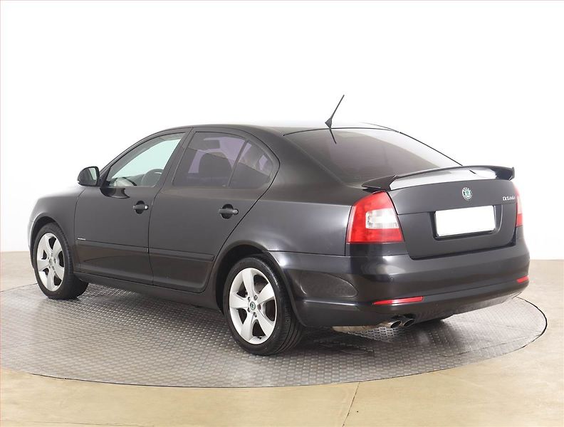 Škoda Octavia (2010) Elegance 2.0 TDI, Xenony - fotka 4 z 15