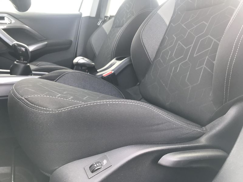 Peugeot 208 1.6 HDI 73 KW 1.MAJ.ČR.DPH... - fotka 8 z 14