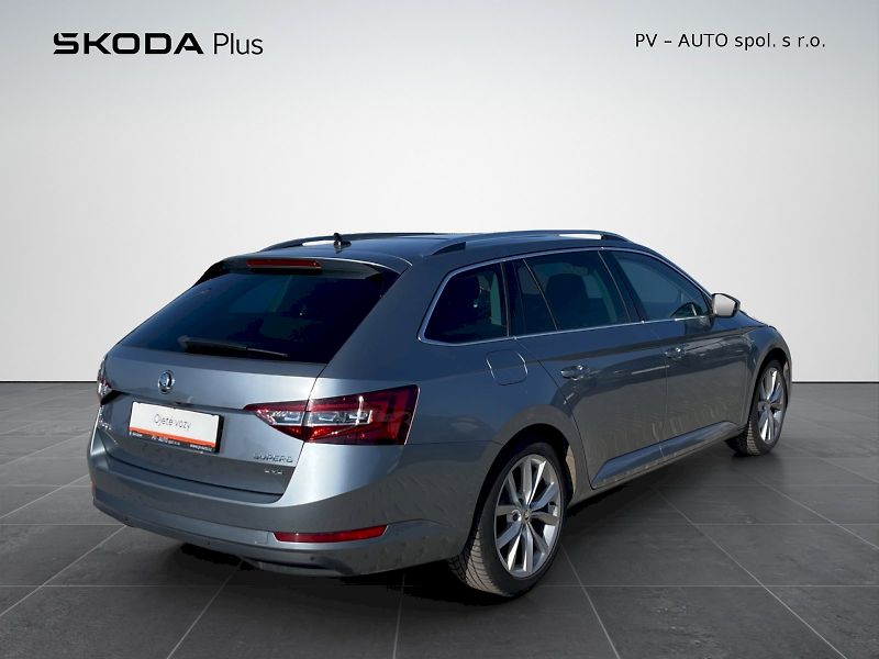 Škoda Superb (2018) L&K 2.0 TDI 140kW DSG 4x4 Comb - fotka 2 z 35