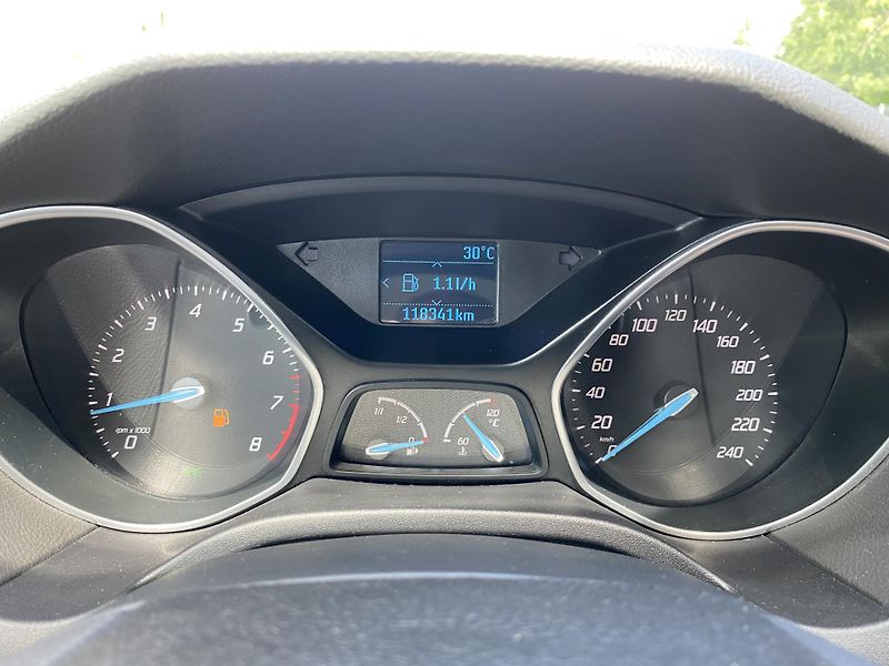 Ford Focus 1.6i 77kW - KLIMA - 118 000KM - fotka 16 z 39