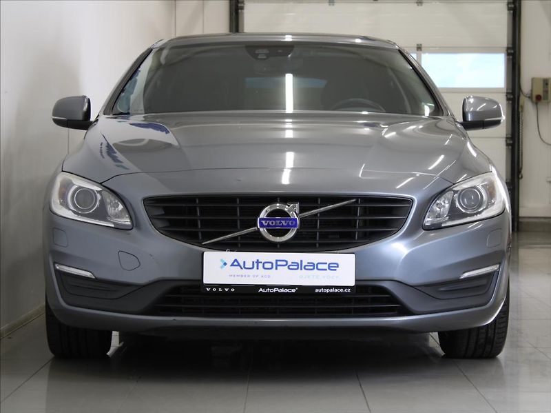 Volvo V60 2,0 D3 110kW AT Mom.NAVI Light - fotka 2 z 18