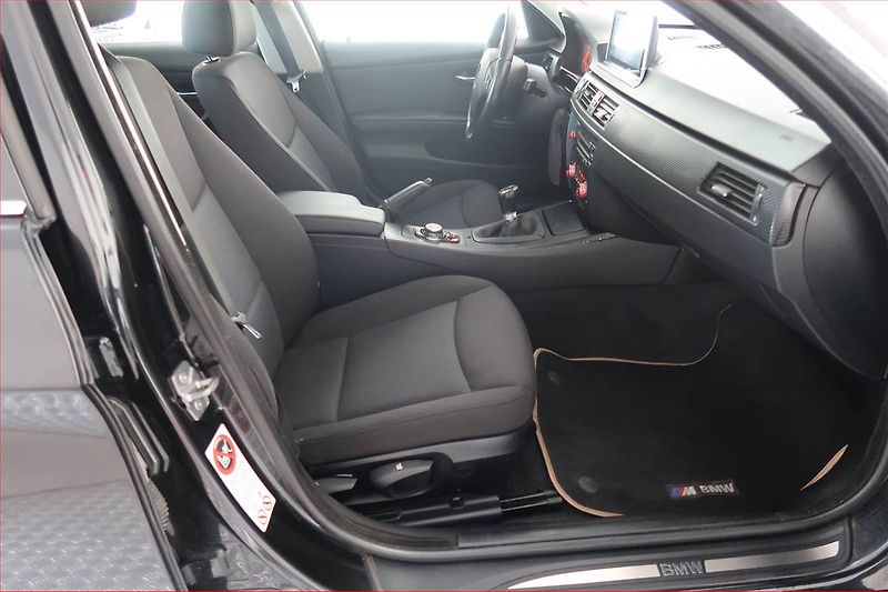 BMW Řada 3 (2010) 320 d, nová STK, jezdí výborně - fotka 9 z 19