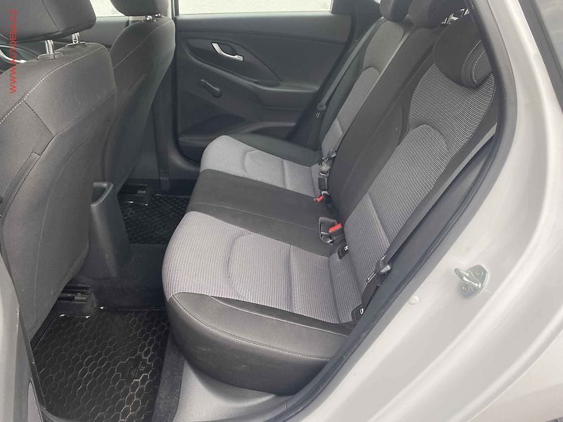 Hyundai i30 (2021) 1.6 CRDi, 1.maj,ČR, Smart, AC - fotka 10 z 16