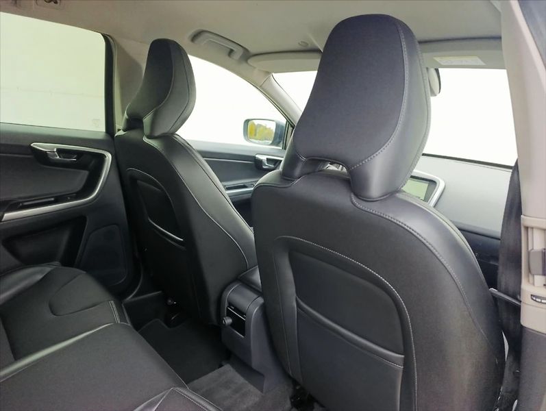 Volvo XC60 2,4 D4 Automat.4x4,Navi,Kůže, - fotka 23 z 32