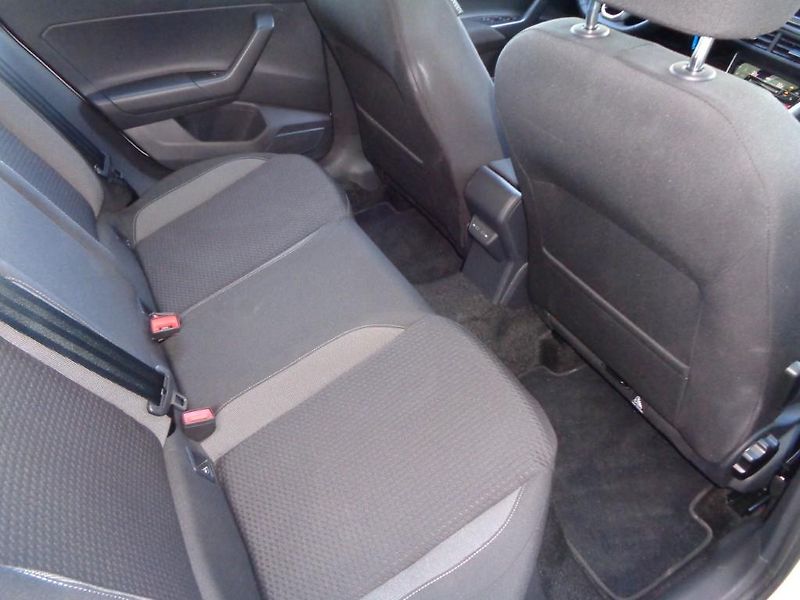 Volkswagen Polo 1.0 TSI LIFE - fotka 22 z 27