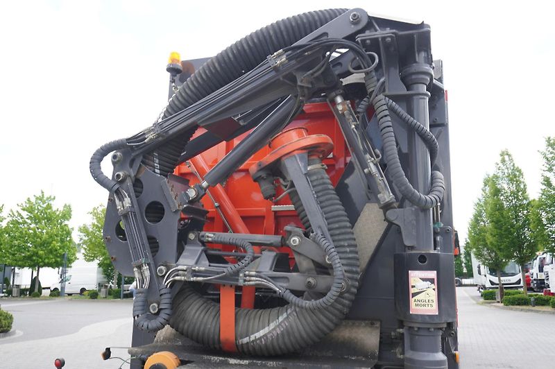 MAN TGS (2012) 35.440 8x4 / MTS SB299 vacuum  - fotka 9 z 24