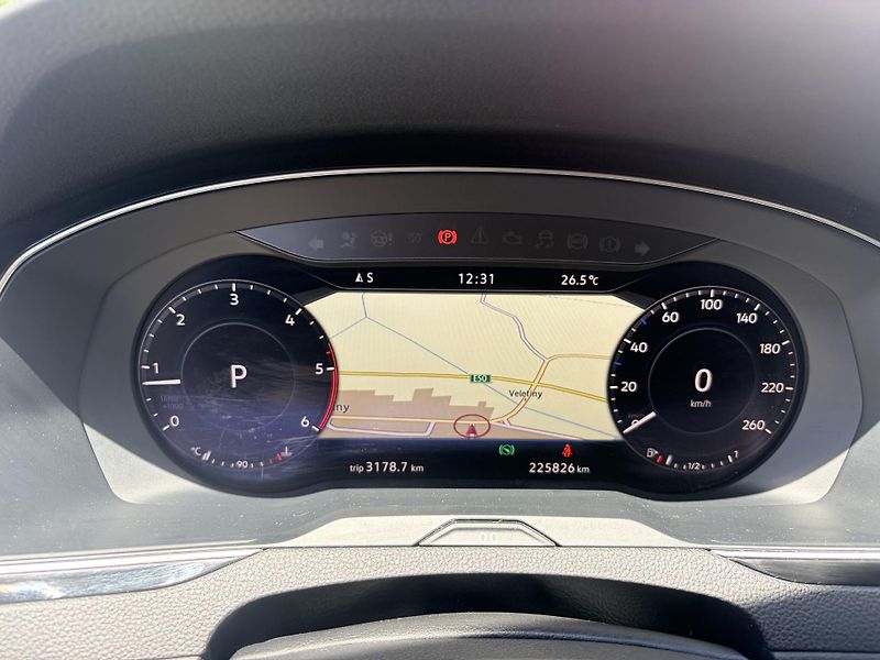 Volkswagen Passat 2.0TDI 110KW HIGHLINE DSG LED - fotka 19 z 46