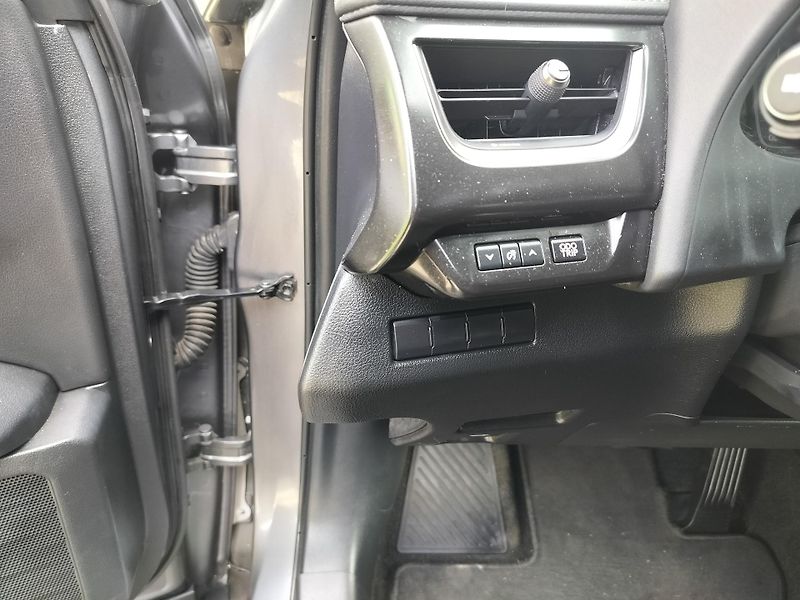 Lexus UX 250h BUSINESS edition,alcantara - fotka 11 z 24