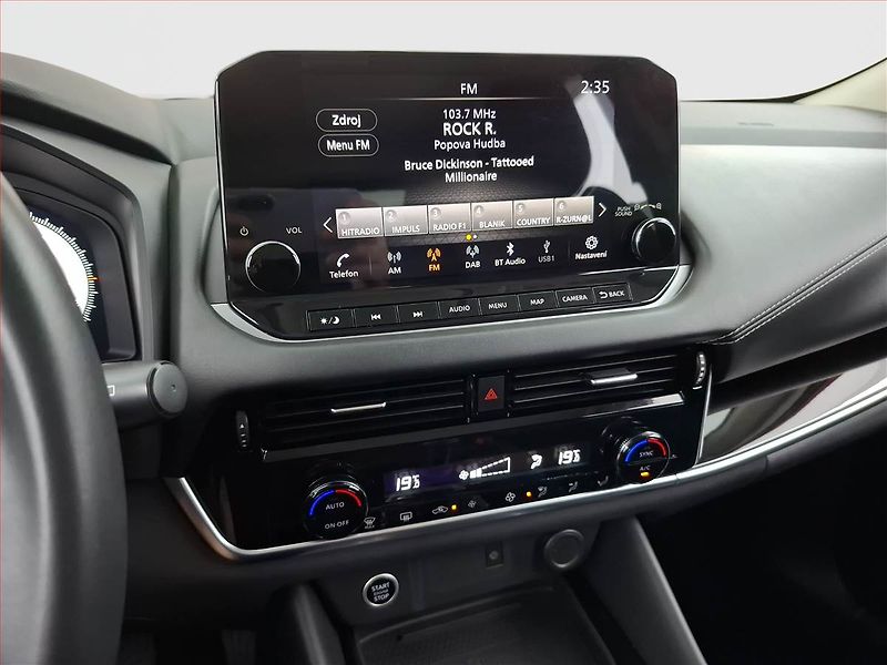 Nissan Qashqai (2022) 1.3 DIG-T - fotka 12 z 18