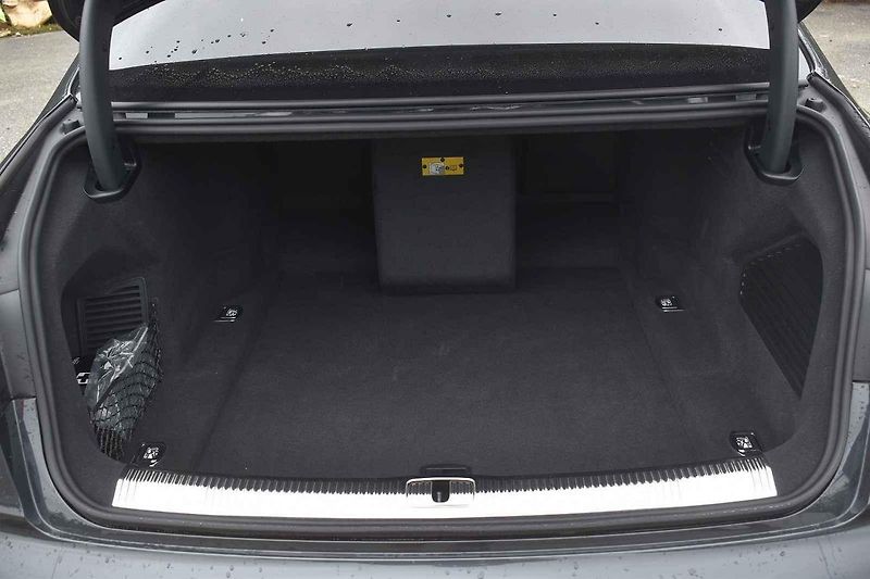 Audi A8 L budeme vídat třeba v diplomatických čtvrtích