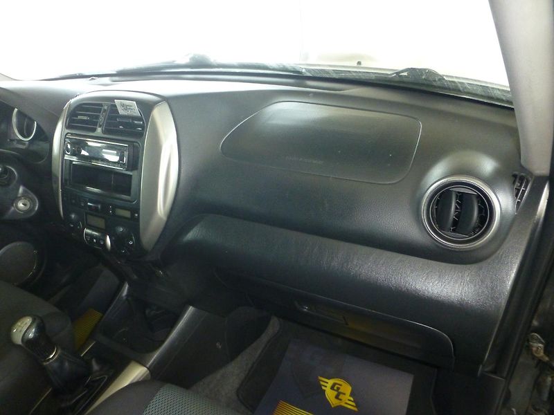 Toyota RAV4 (2004) 2,0D*DIGI**ALU**PARK.S***4X4 - fotka 19 z 24