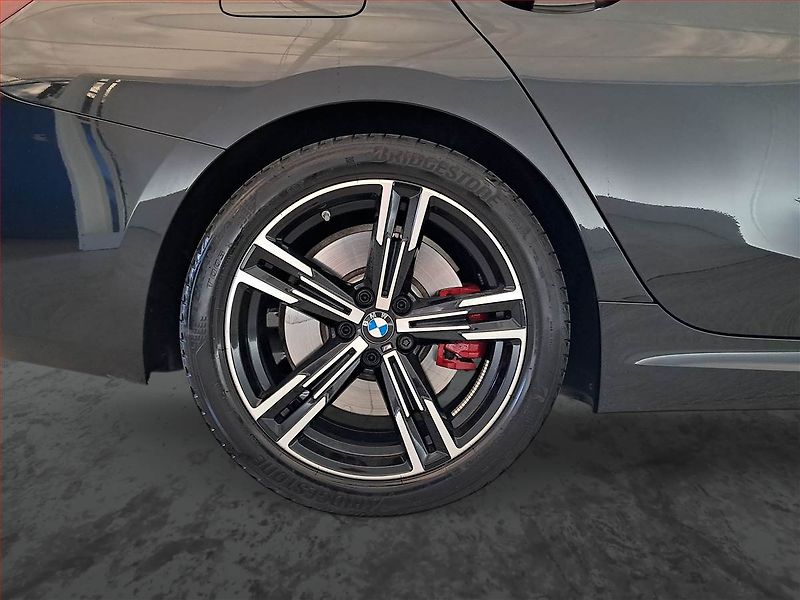 BMW Řada 3 (2023) 320 d xDrive - fotka 15 z 22