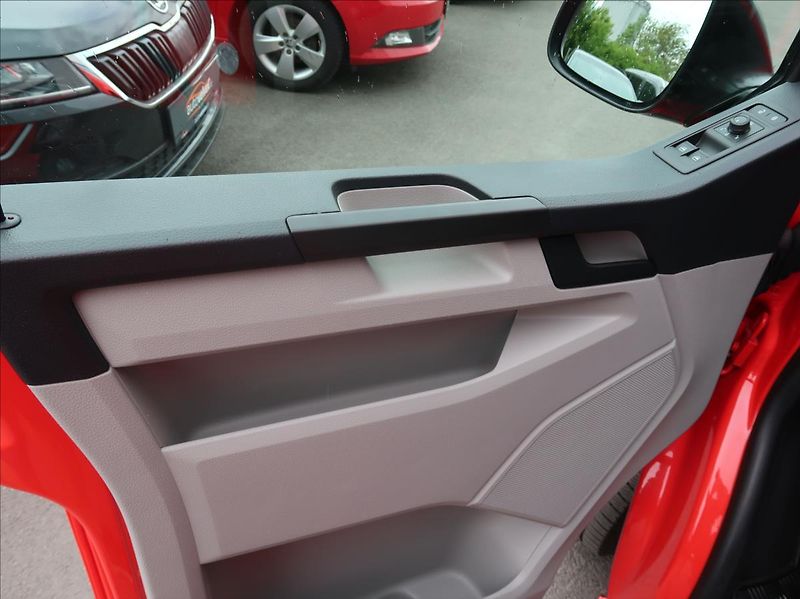 Volkswagen Transporter 2,0 TDi,110kW,1majČR,L2,dílna - fotka 17 z 27