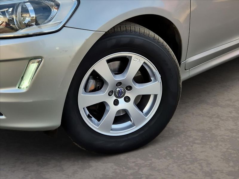Volvo XC60 2,0 D4 FWD - fotka 6 z 18