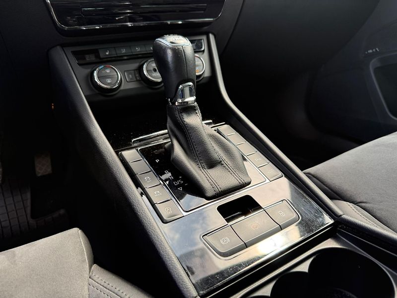Škoda Superb Style Plus 2.0 TDI 140kw DSG 4 - fotka 19 z 26