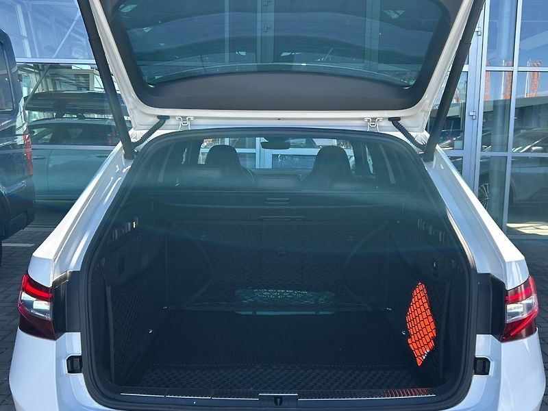 Škoda Superb (2016) kombi 2.0 TSI 6DSG 4x4 SportLi - fotka 19 z 35