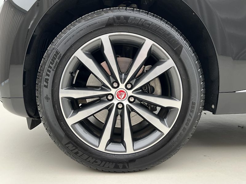Jaguar F-Pace D200 R-DYNAMIC SE AWD AUT  - fotka 14 z 49