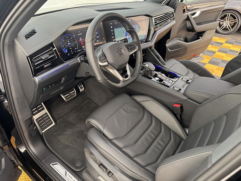 Volkswagen Touareg 3.0d*DPH*R-LINE*Final Edition* - fotka 8 z 50