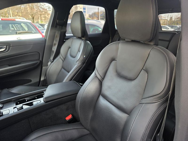 Volvo XC60 2.0 D R-Designe Bowers&Wilkins - fotka 32 z 34