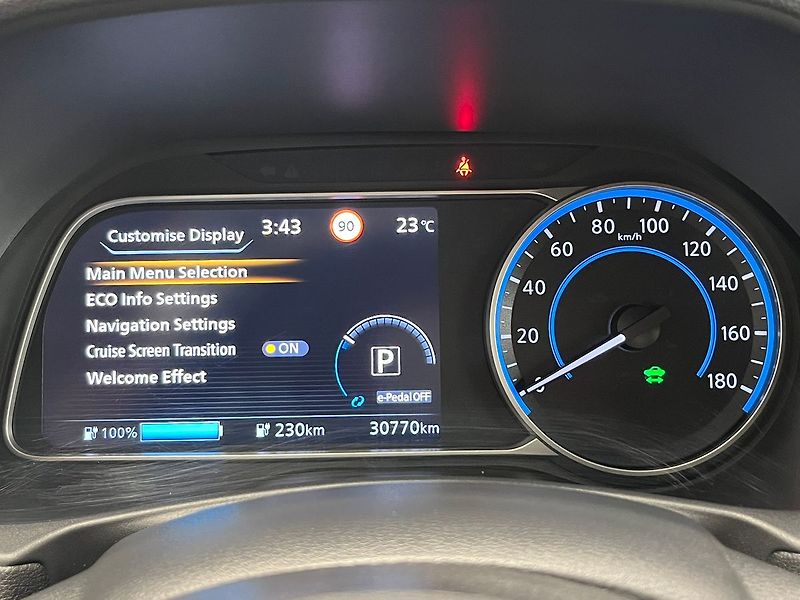 Nissan Leaf N-Connecta, 110 kW, 40kWh - fotka 57 z 72