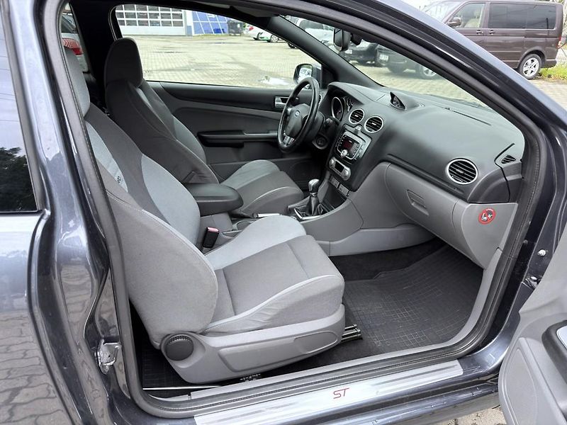 Ford Focus ST 2.5i 166 kW - fotka 10 z 20