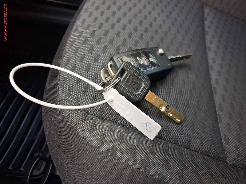 Škoda Fabia (2013) 1.6TDi, ČR, AC, tažné - fotka 15 z 15