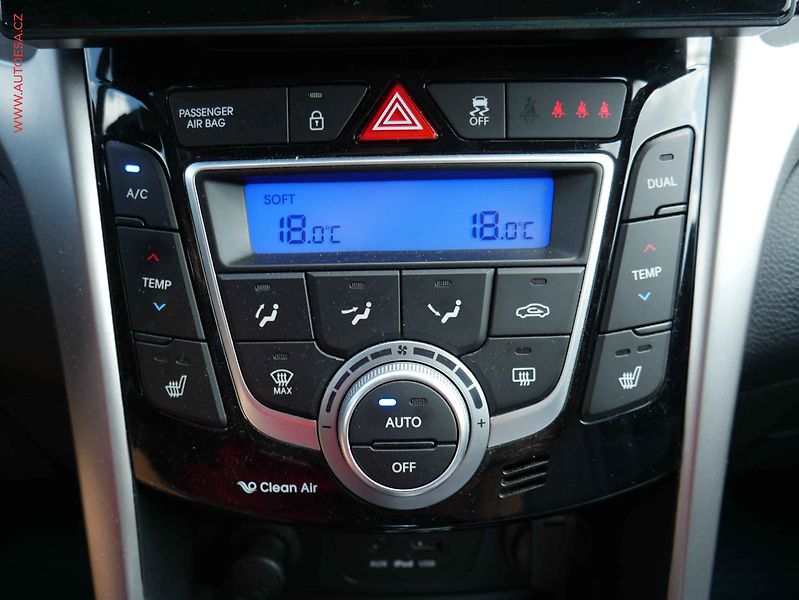 Hyundai i30 (2014) 1.6 CRDI, ČR, AC, výhřev sed. - fotka 18 z 19