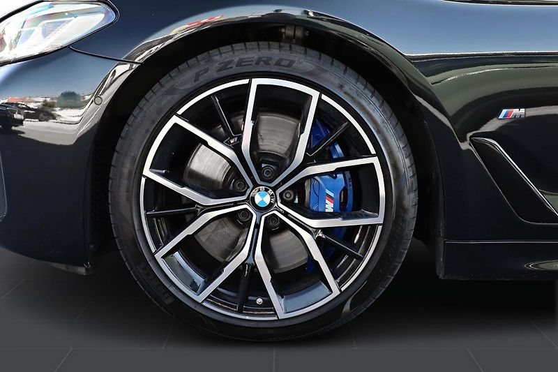BMW Řada 5 530d xDrive Touring - fotka 7 z 14