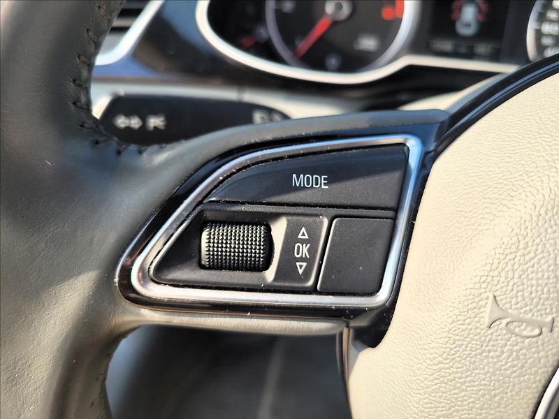 Audi A4 2,0 TDI,S-line,navi,výhřev,xen - fotka 23 z 41