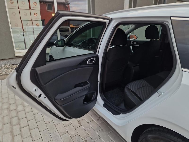 Kia Ceed 1.5 T-GDI 118kW TOP SW,1.Maj. - fotka 18 z 50