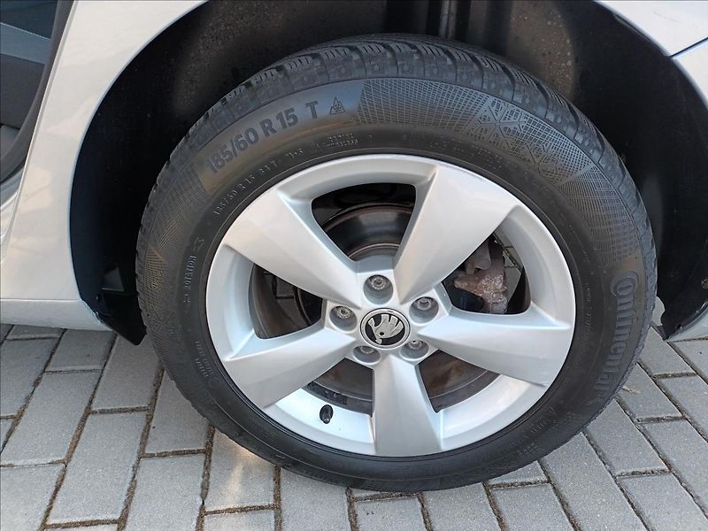 Škoda Fabia 1,2 TSI,66KW,DIGIKLIMA,TEMPOMA - fotka 25 z 36