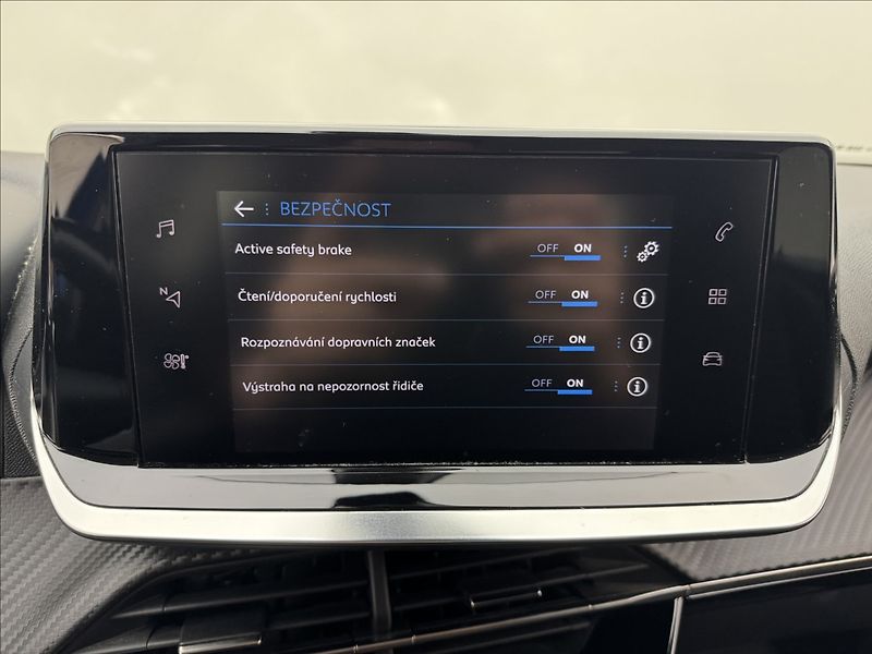 Peugeot 2008 1,5 HDi ACTIVE LED SENZORY ČR - fotka 21 z 39