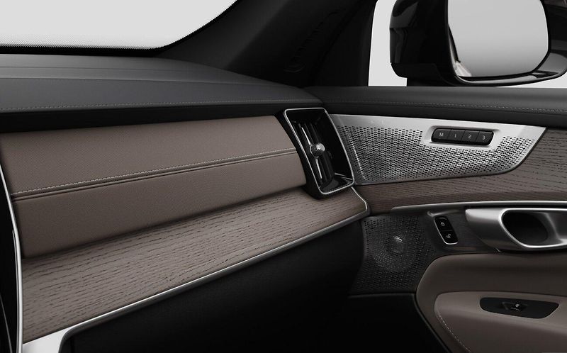 Volvo XC90 (2026) B5 AWD PLUS DARK - fotka 14 z 17