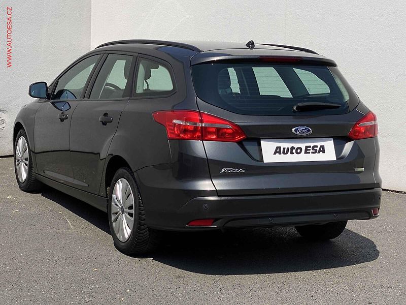 Ford Focus (2016) 1.0 EB, Trend, navi, stř. - fotka 6 z 17