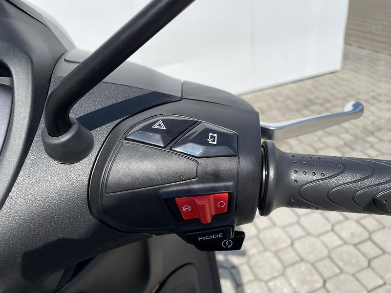 Piaggio (2026) Beverly 310 S EU5+ - fotka 12 z 12