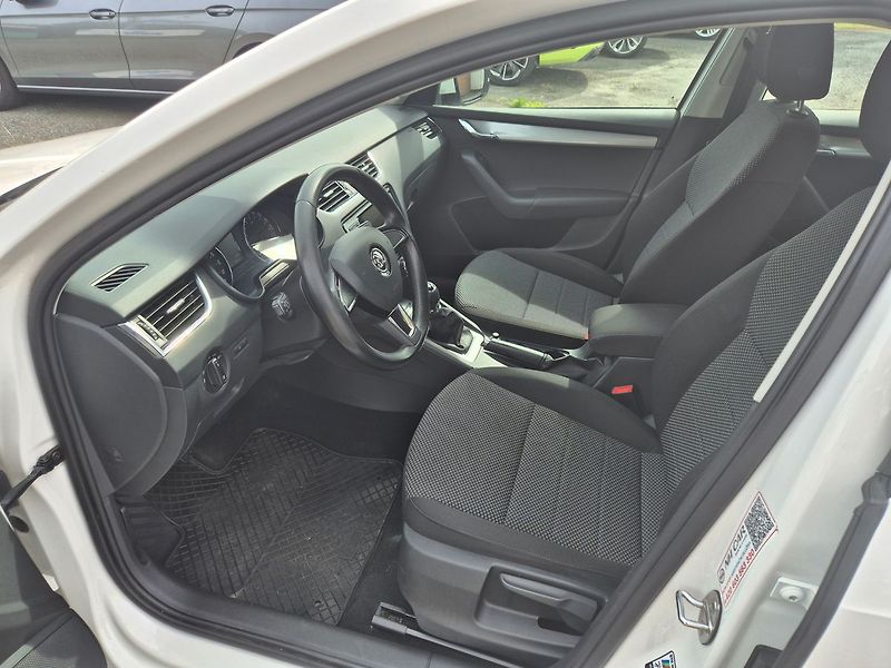 Škoda Octavia 1,6 TDI 81kW Ambition plus, CZ - fotka 9 z 18