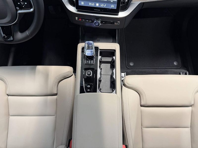 Volvo XC90 (2026) B5 2.0L 250+14k AT8 AWD PLUS D - fotka 9 z 22